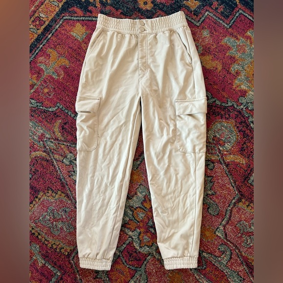 Abercrombie & Fitch | Women's Cream Faux Leather Pull On Cargo Jogger Pants sz M - Picture 2 of 13